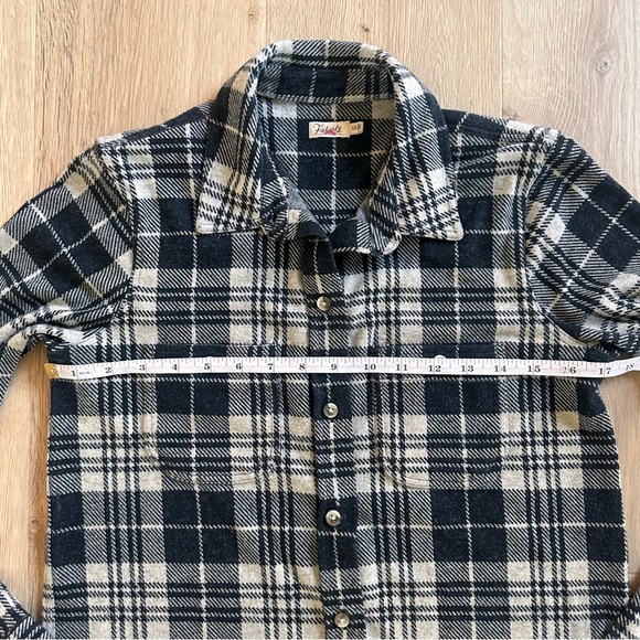 Faherty Button Up Top - Picture 6 of 7